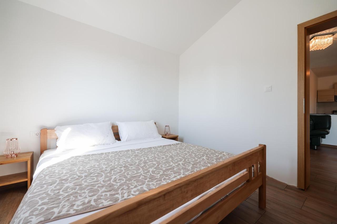 Apartments Miky Vrsi Ngoại thất bức ảnh