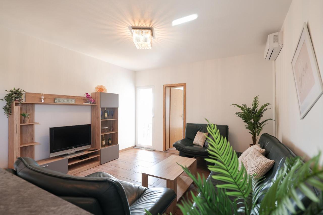 Apartments Miky Vrsi Ngoại thất bức ảnh